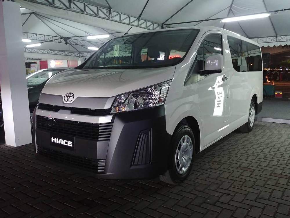 Toyota Hiace Commuter van rental in Cebu