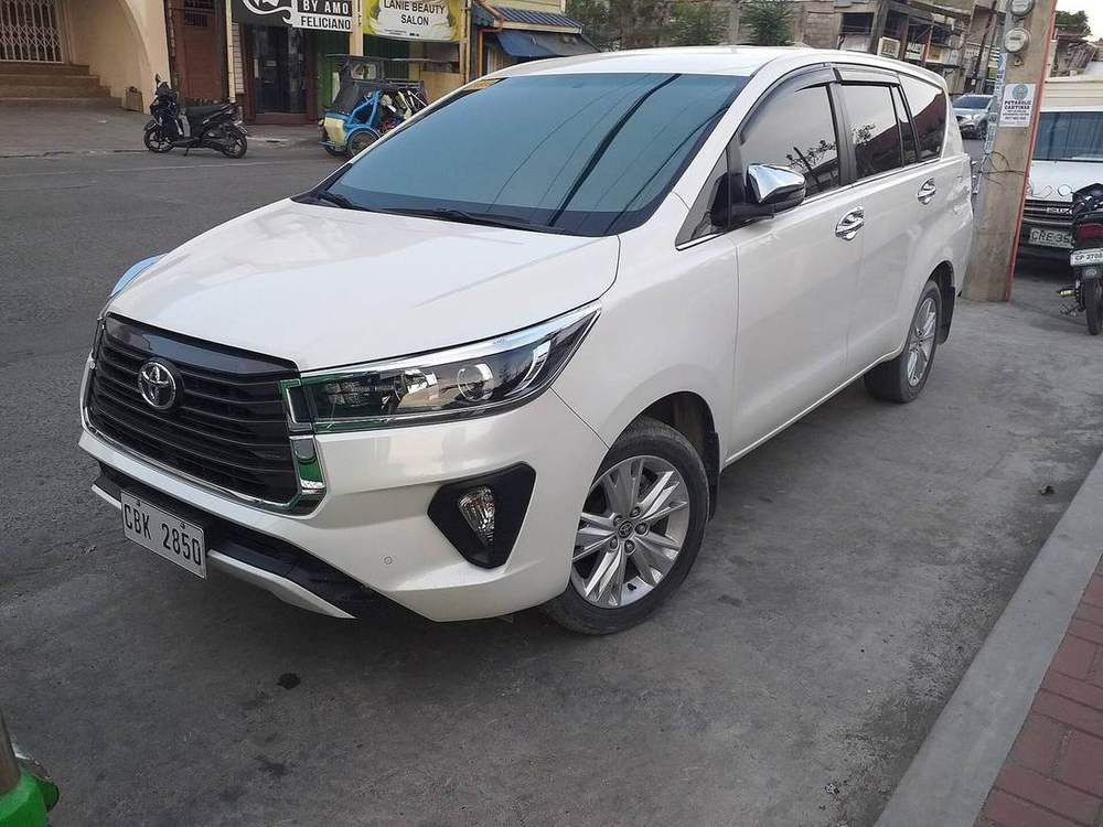 Toyota Innova private car rental in Cebu